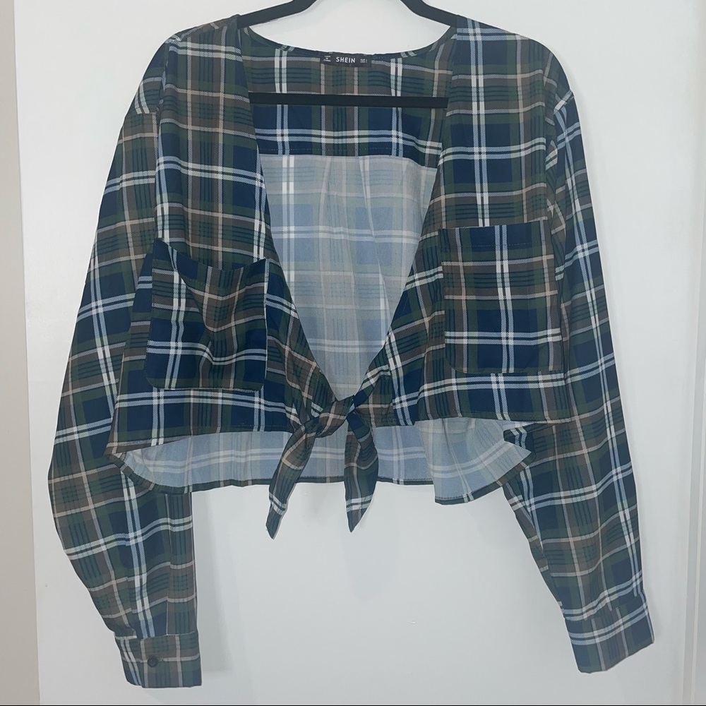 SHEIN Tie Front Crop Top
